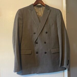 Calvin Klein Gray Double-Breasted 2 Piece Suit Size 42R Pants 34x29
